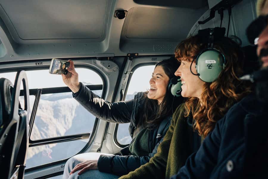Milford Sound: 1.5-Hour Helicopter Tour with Two Landings - The return flight through Fiordland