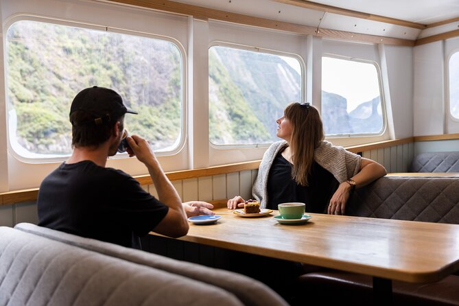 Milford Sound Cruise - RealNZ - Wildlife watching on a spectacular but unpredictable route
