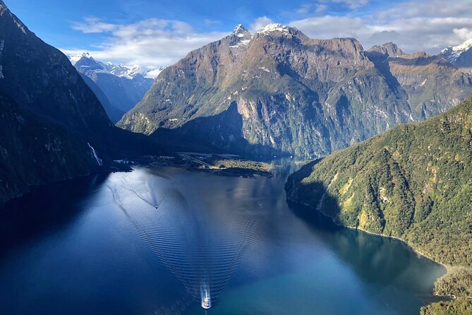 Milford Sound Highlights - 204 - Why Milford Sound looks different from a helicopter