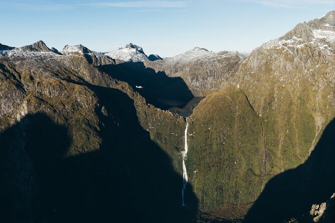 Milford Sound Scenic Flyover ex Queenstown - Crossing Mount Aspiring National Park