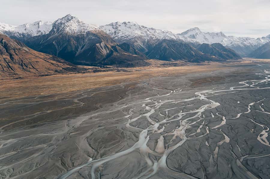 Mount Cook: 20-Minute Alpine Vista Helicopter Flight - Flying through the Ben Ohau mountain range