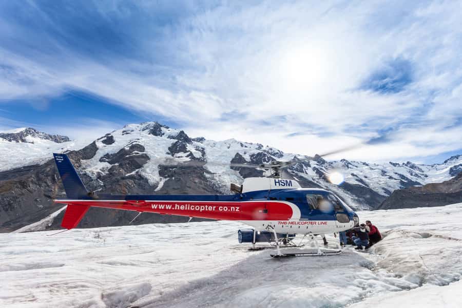 Mount Cook: 3 Hour Heli Hike to the Tasman Glacier - The first 15 minutes: flying over Tasman Glacier Lake