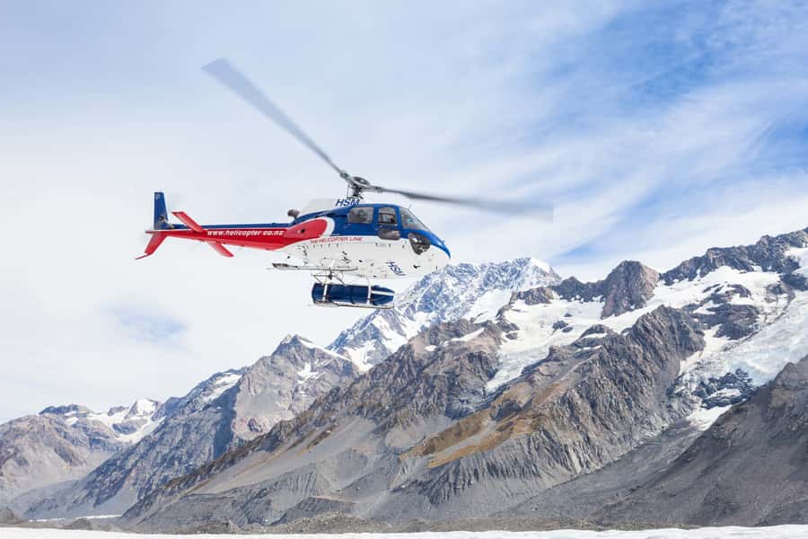 Mount Cook: 3 Hour Heli Hike to the Tasman Glacier - Guides, safety, and the small-group advantage