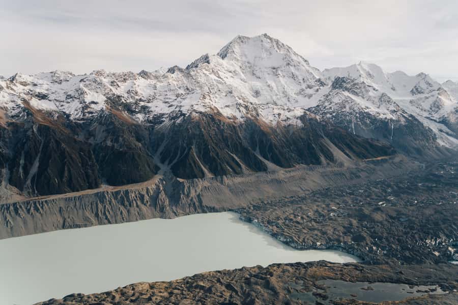 Mount Cook: Helicopter Flight with Alpine Landing - The first sweep over the Southern Alps