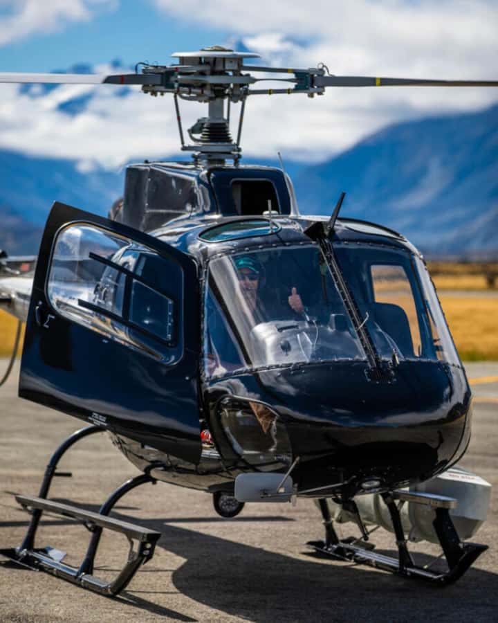 Mount Cook: Scenic Helicopter Flight with Alpine Landing - The first views of Aoraki Mount Cook