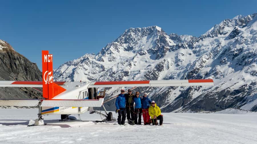 Mount Cook: Ski Plane and Helicopter Glacier Combo Flight - The helicopter flight and the aircraft swap