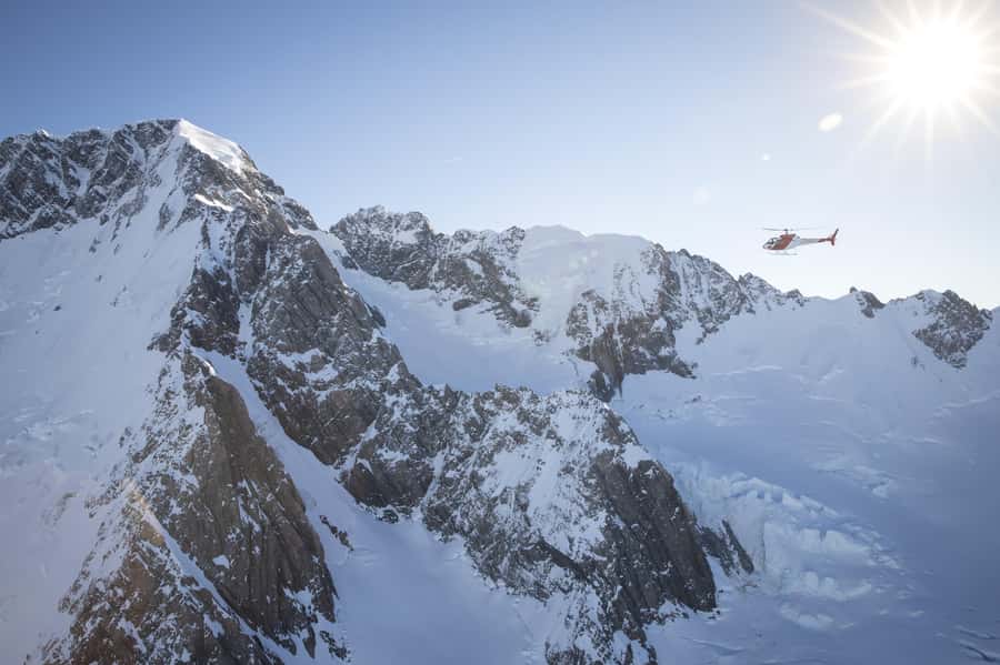 Mount Cook: Tasman Glacier Helicopter Flight - Flying across the upper Tasman Glacier