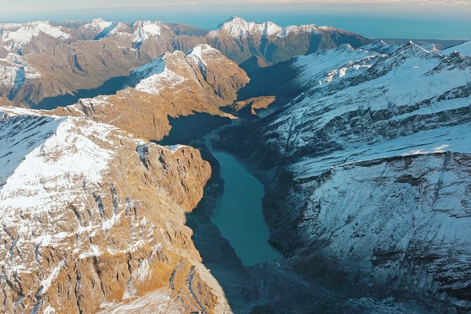 Mt. Cook Fly Explore Fly ex Queenstown by Glenorchy Air - Who will enjoy this day most?