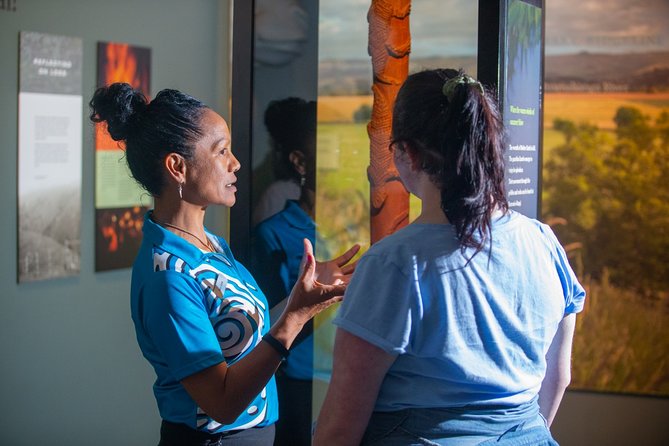 Museum of New Zealand Te Papa Tongarewa: Introducing Te Papa Tour - Meeting Your Guide at 55 Cable Street