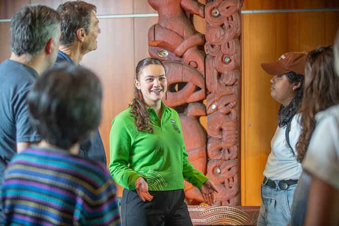 Museum of New Zealand Te Papa Tongarewa: Introducing Te Papa Tour - Māori and Pacific Culture in the First Hour