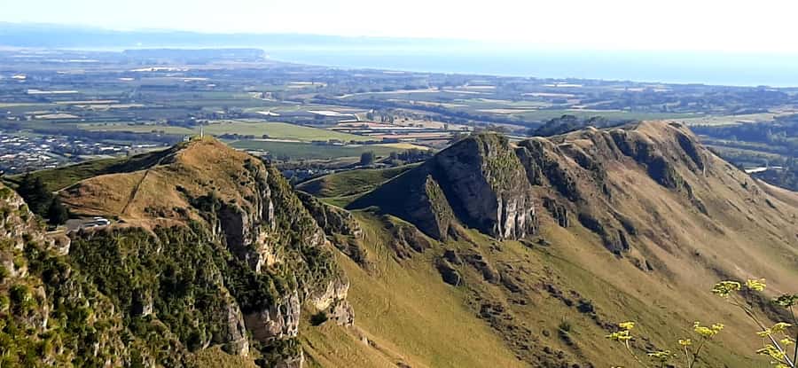 Napier: Art-Deco + Te Mata Peak+ Garden Walk + Wine Tasting - Askerne Estate turns wine tasting into a proper stop