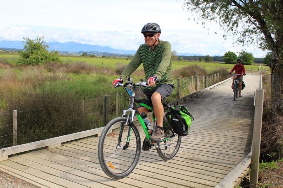 Nelson: Self-Guided Tunnel to Town Cycling Tour via Mapua - Richmond food, wine and berry stops