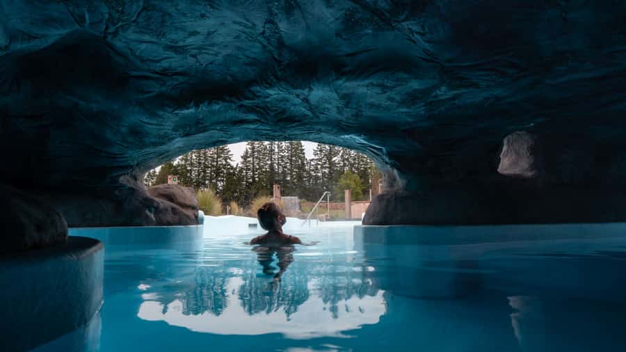 Ōpuke Thermal Pools: Adults-Only Entry with Swim Up Bar - A swim-up bar that makes the visit feel special