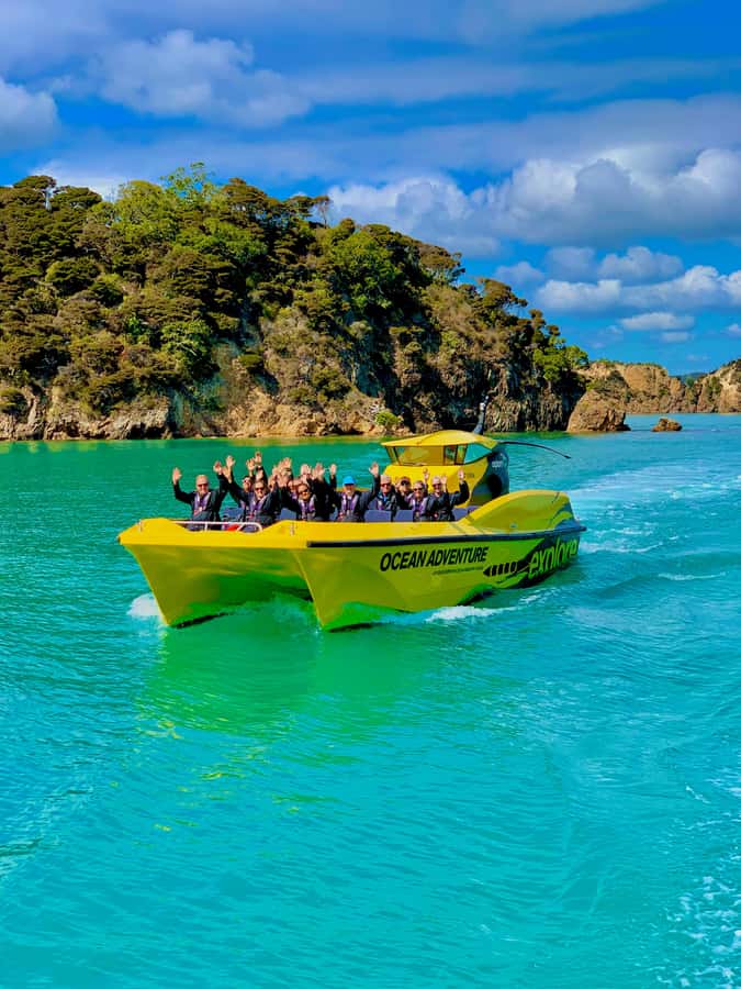 Paihia: Hole in the Rock Fast Boat Ocean Adventure - Cathedral Cave and the best quiet moment