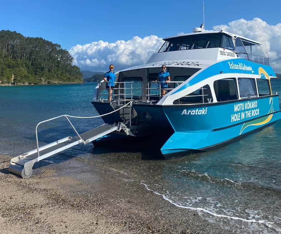 Paihia/Russell: Hole in the Rock Cruise with 2 Island Stops - Cape Brett Peninsula and the lighthouse