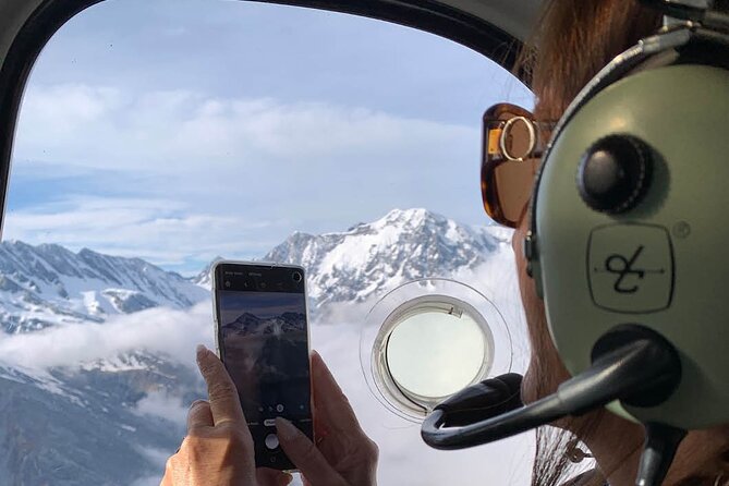Pilot’s Choice: 2 Glaciers & Snow Landing – 35min - Price, timing, and the value of reaching inaccessible places