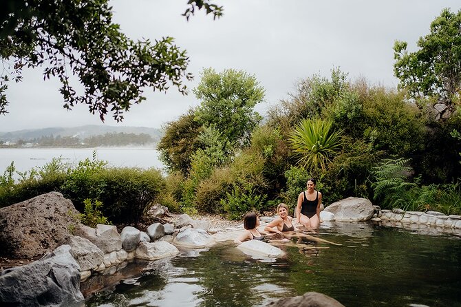 Polynesian Spa Rotorua: Deluxe Lake Spa Hot Spring Bathing - Lake views, rain, and the sulfur smell