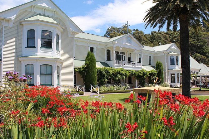 Premium 4 -Best Wineries Napier Hawke's Bay Tour, 5.5h - 6Hours - Boutique wineries reward curiosity