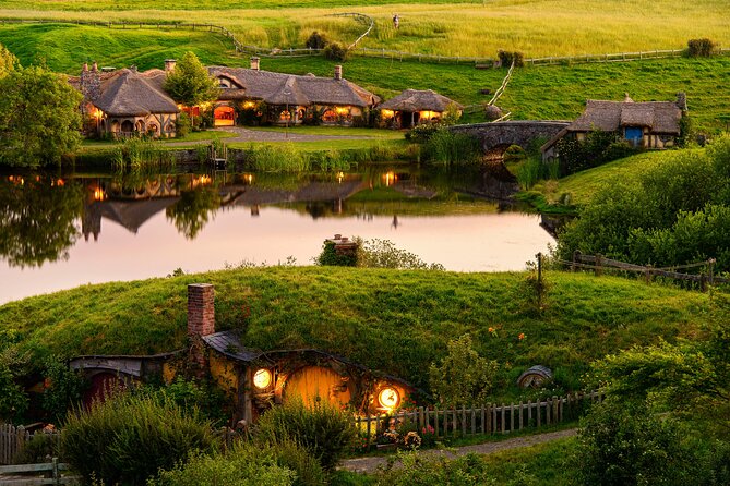 Private 3 Days Tour From Auckland: Hobbiton, Hamilton, Rotorua & Waitomo Caves - Auckland viewpoints before the road south