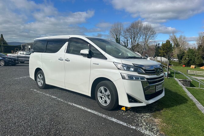 Private Auckland Airport Transfer: to/from City Hotels in Minivan - What happens after you land at Auckland Airport