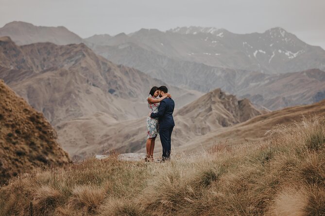 Private Couples Photo Shoot in Queenstown - A photographer who helps you look natural