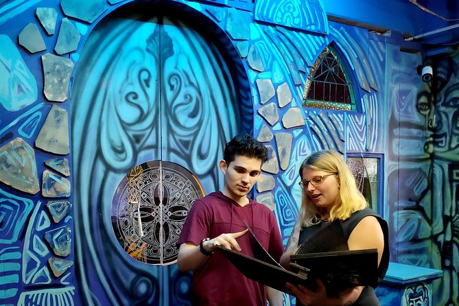 Private Group Puzzle-Solving Adventure Game: Atlantis - One hour to recover the Mighty Crystal
