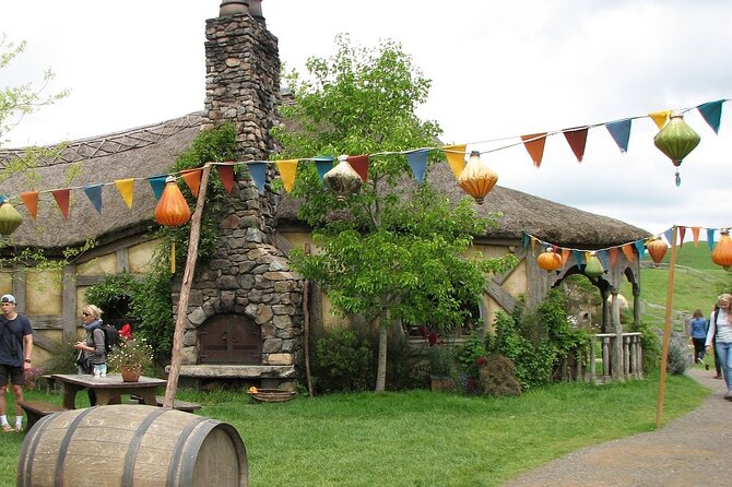 Private Hobbiton & Blue Springs Day Trip from Auckland - Three hours among Hobbitons round doors