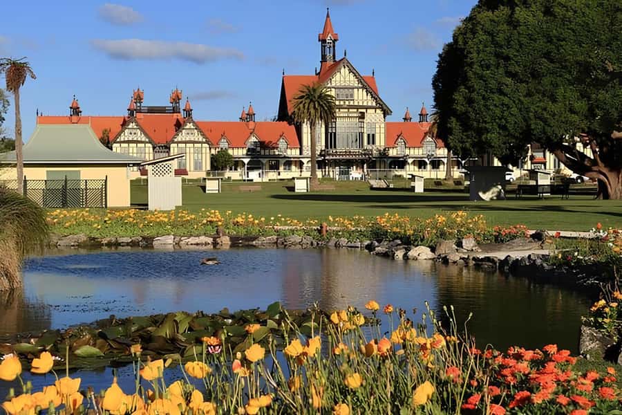 Private Hobbiton & BlueSprings & Redwood forest fromAuckland - Is $567 per person a fair price?