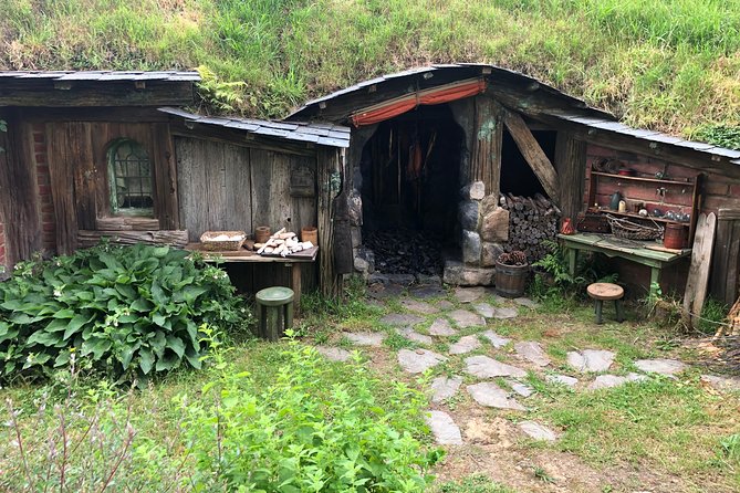 Private Luxury Tour to Hobbiton Movie Set & Waitimo Glowworm Cave - What the private chauffeur adds