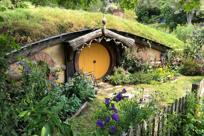Private Luxury Tour to Hobbiton Movie Set & Waitimo Glowworm Cave - Timing, availability, and cancellation
