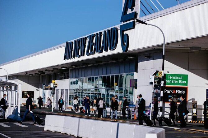 Private One-Way Transfer: Auckland Airport to Auckland City Hotel - A simpler first hour in Auckland