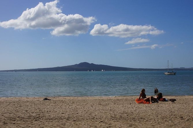 Private Tour: Auckland City and Countryside Tour - Comfort, food, and walking needs