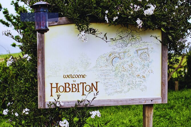 Private Tour: Hobbiton Movie Set, Rotorua Mud Pool & Treewalk - Who will get the best value from $1,299