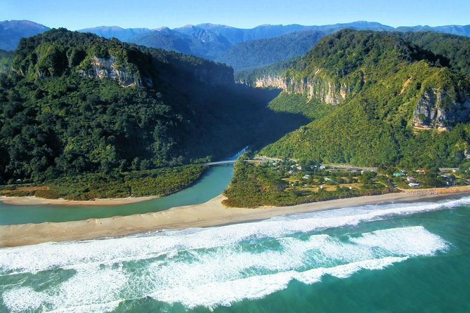 Punakaiki Blow Holes & Pancake Rocks Scenic Tour - Small Groups Make the Commentary Better