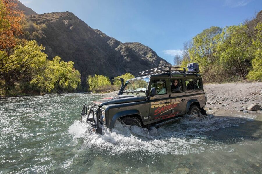 Queenstown: 4WD Lord Of the Rings Tour Half-Day Tour - Gold panning beside the Arrow River