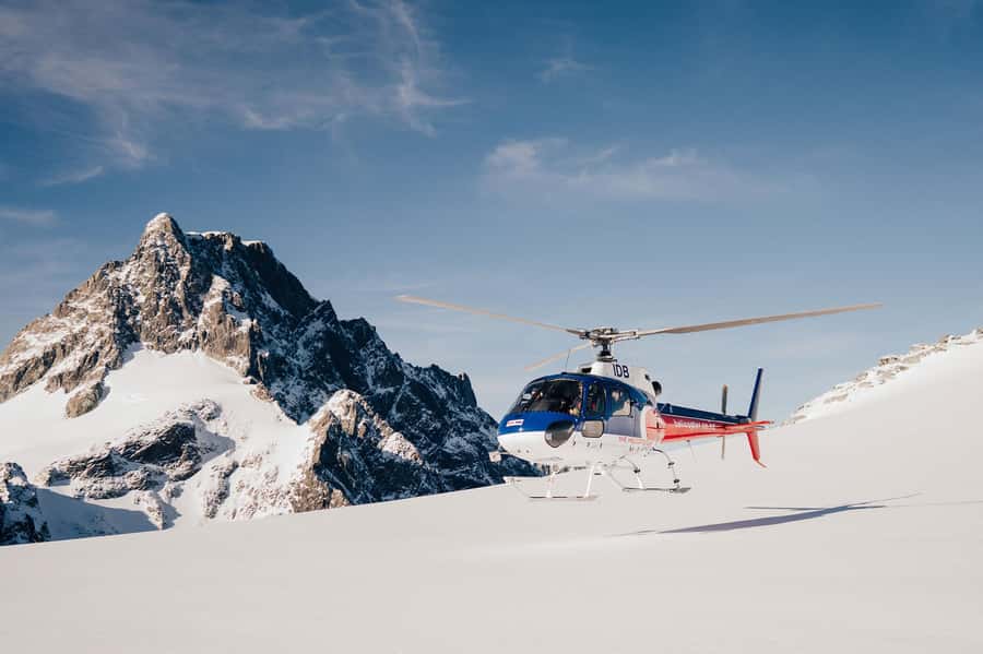 Queenstown: 50-Minute Southern Glacier Helicopter Flight - Flying from Queenstown toward the Southern Alps