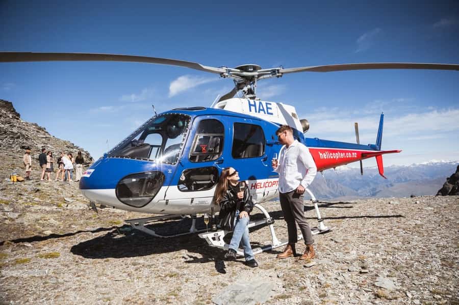 Queenstown: Helicopter & Wine Tasting Tour - Kinross Cottages and the extra lunch stop