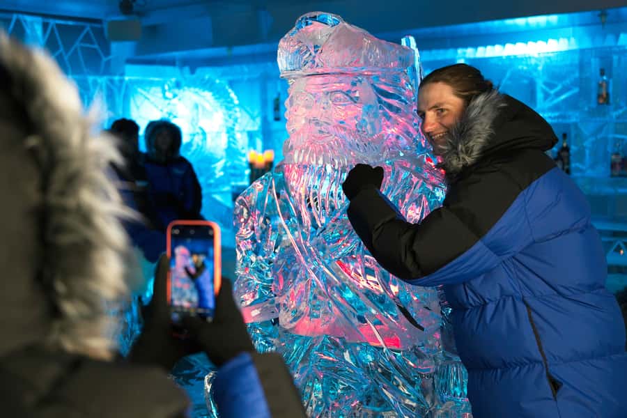 Queenstown: Ice Bar Entry with Warm Winter Gear and Drink - Timing your visit beside the Skyline Gondola