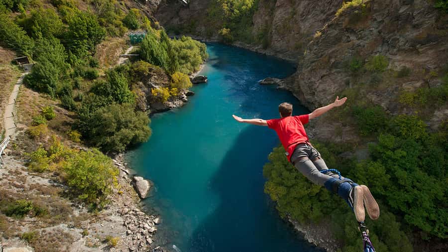 Queenstown: Kawarau Bridge Bungy - World's First Bungy! - Getting ready for the 43-metre leap