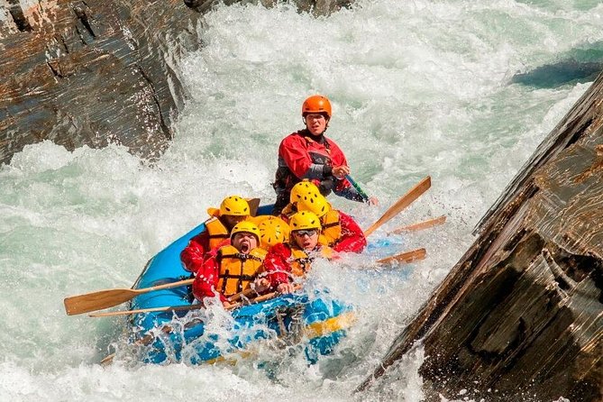 Queenstown Kawarau River Rafting and Jet Boat - Guides, safety, and the feel of the outing