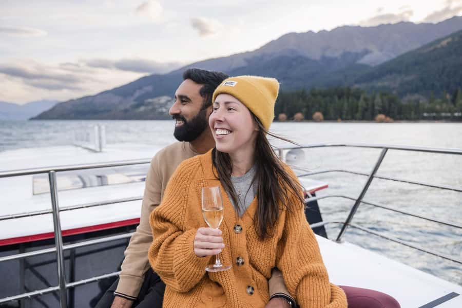 Queenstown: Lake Wakatipu Scenic Cruise - What the 90-minute length gets right
