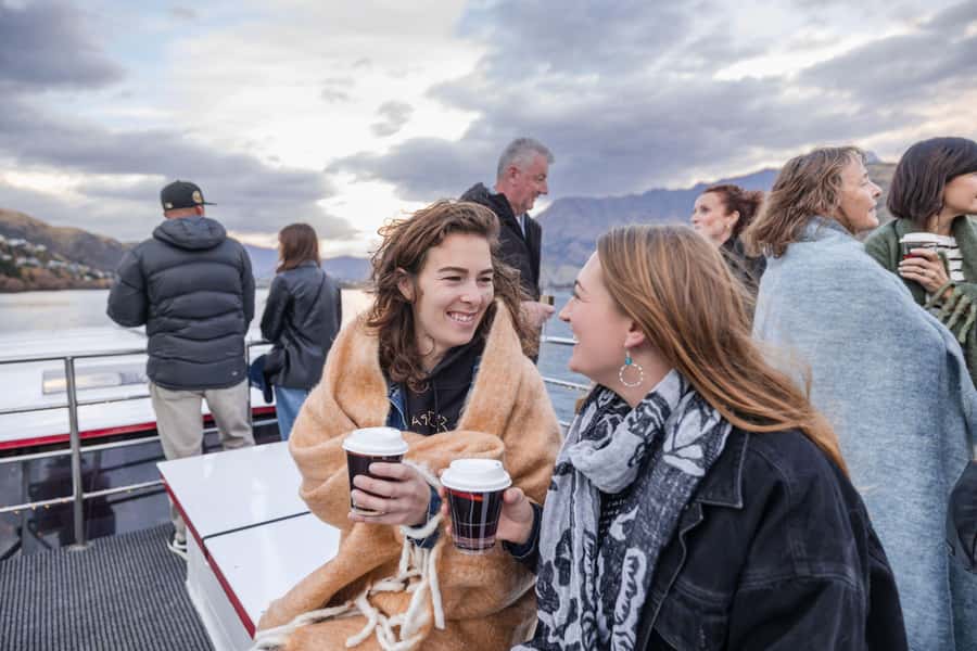 Queenstown: Lake Wakatipu Scenic Cruise - A small boat with room to move