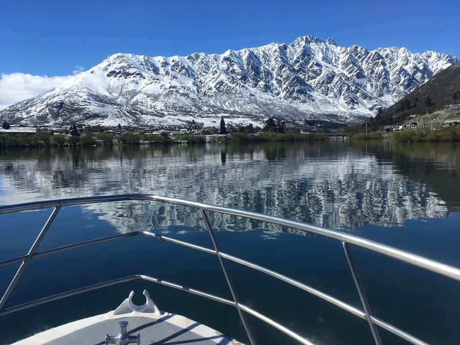 Queenstown: Lake Wakatipu Scenic Cruise - From the main jetty to the first mountain views