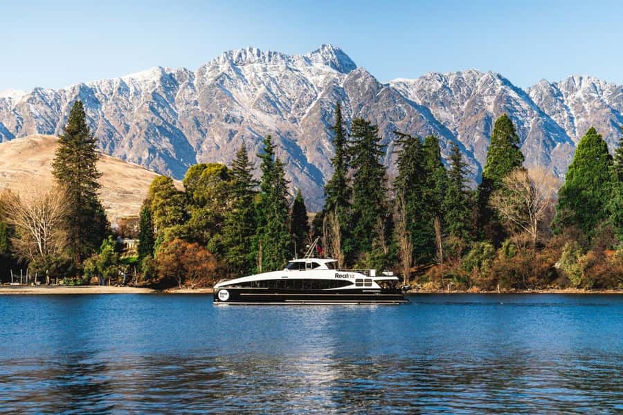 Queenstown: Lake Whakatipu Boat Trip - Leaving Queenstown for the open lake