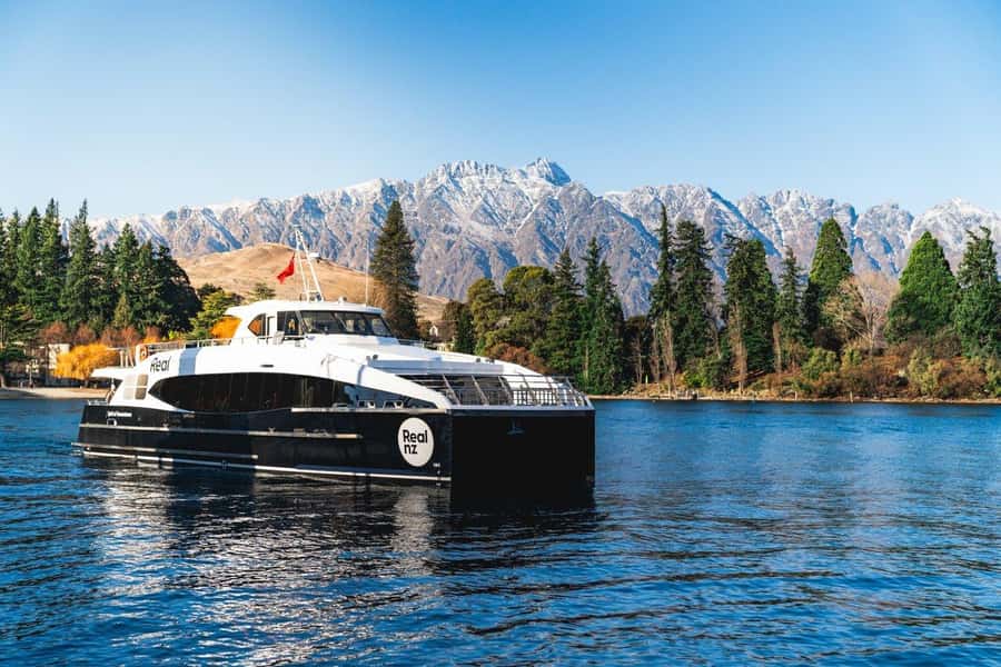 Queenstown: Lake Whakatipu Boat Trip - What the 90-minute route shows you