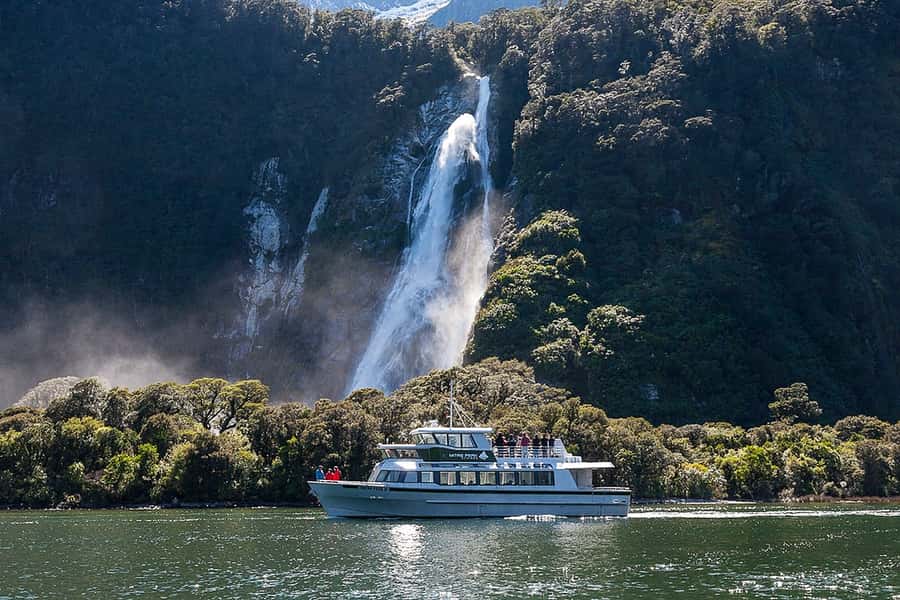 Queenstown: Milford Sound Cruise with Helicopter Transfer - The alpine landing is more than a photo stop