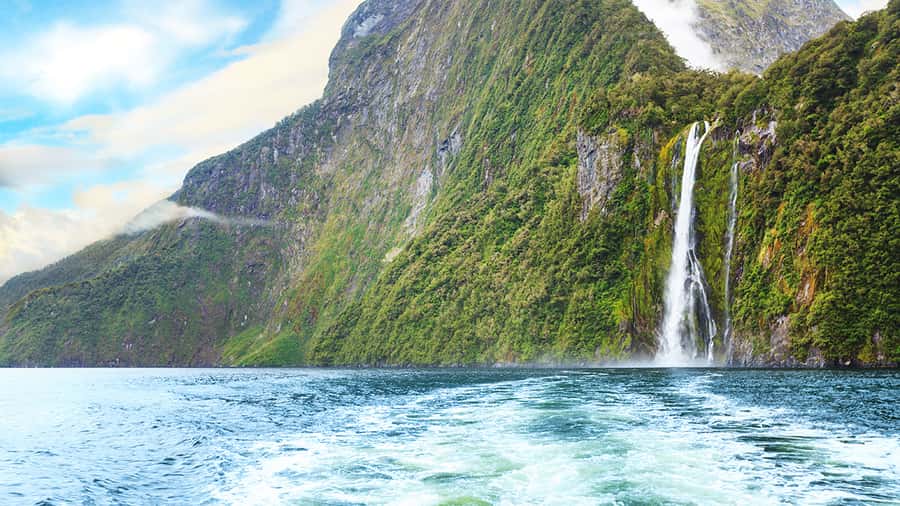 Queenstown: Milford Sound Small-Group Tour w Cruise & Lunch - Eglinton Valley puts the scale into perspective