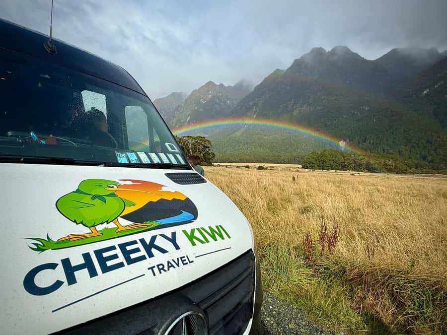 Queenstown: Milford Sound Small-Group Tour w Cruise & Lunch - Lake Gunn and the Hollyford River