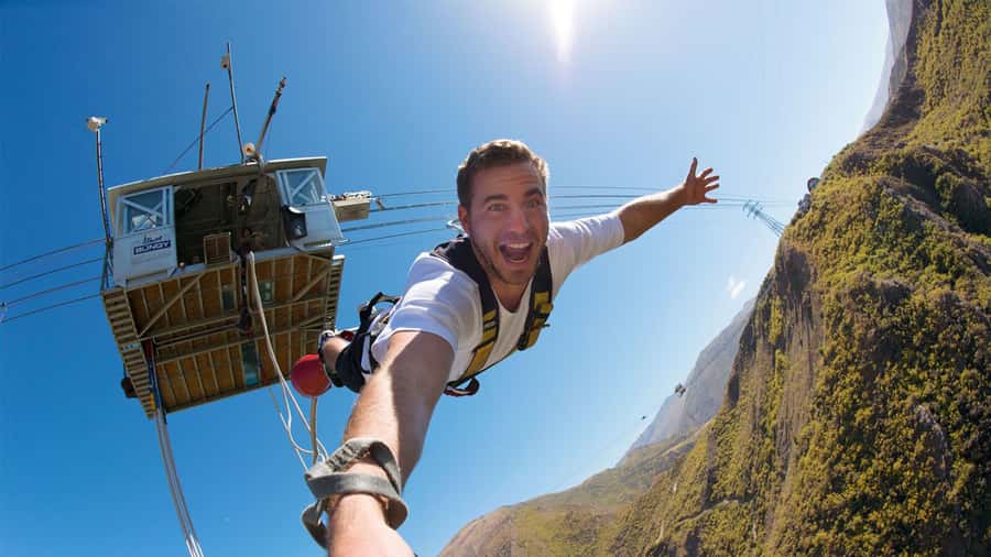 Queenstown: Nevis Bungy - Australasia's Biggest Bungy! - The Nevis Valley setting and the cable car crossing