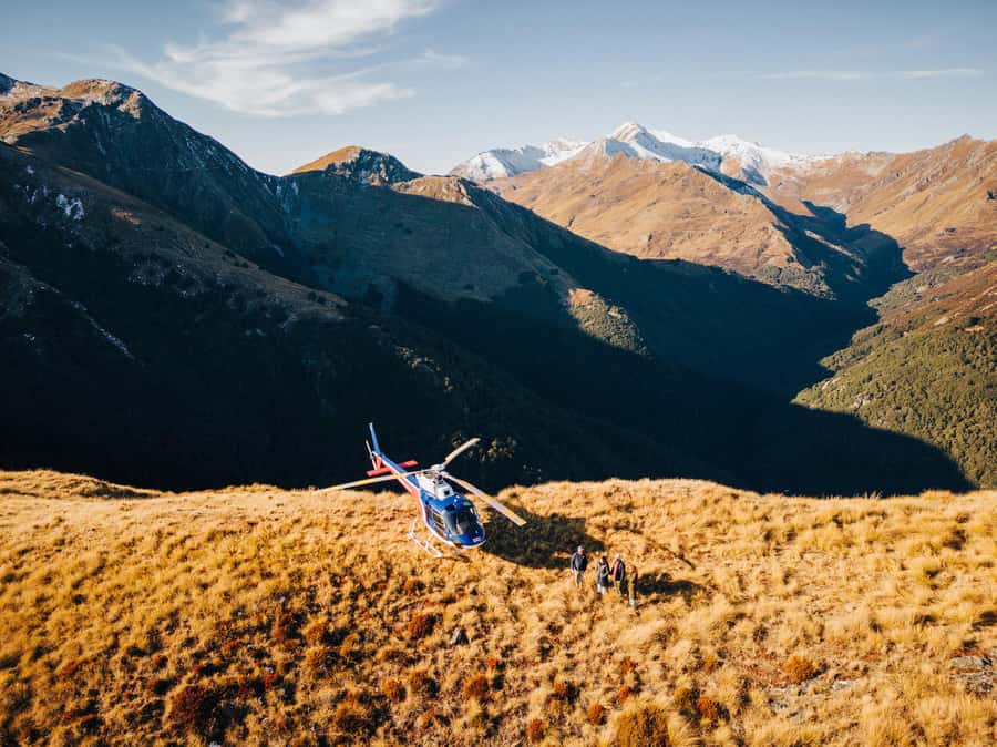 Queenstown: Pilot's Choice Helicopter Tour & Alpine Landing - The eight-minute flight to the mountains